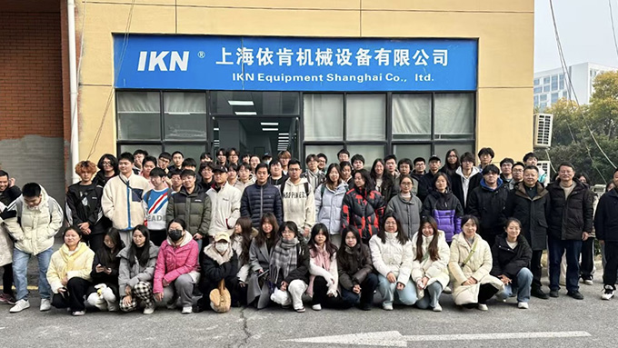 熱烈歡迎上海某高?；は到淌诩皩W生蒞臨我司參觀指導